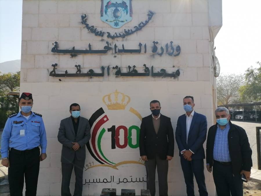 محافظ العقبة يكرم مبادرة عالم ايجابي في العقبة