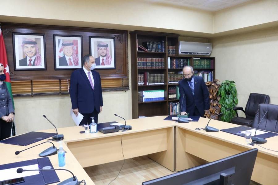 دفعة جديدة من كتاب العدل المرخصين يؤدون اليمين القانونية أمام وزير العدل