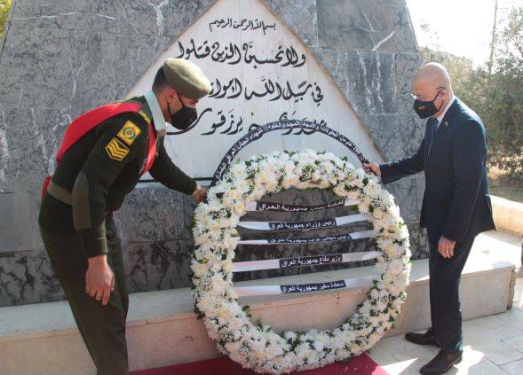 السفير العراقي يزور مقبرة الشهداء العراقيين في محافظة المفرق