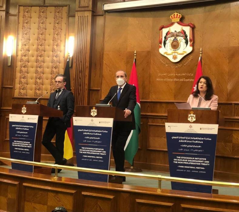 الصفدي و نظيراه الألماني و السويدي يعقدون مؤتمرًا صحفيًا