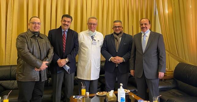 مستشفى الجامعة الأردنية يستضيف أحد اهم جراحي الدماغ والأعصاب على مستوى العالم