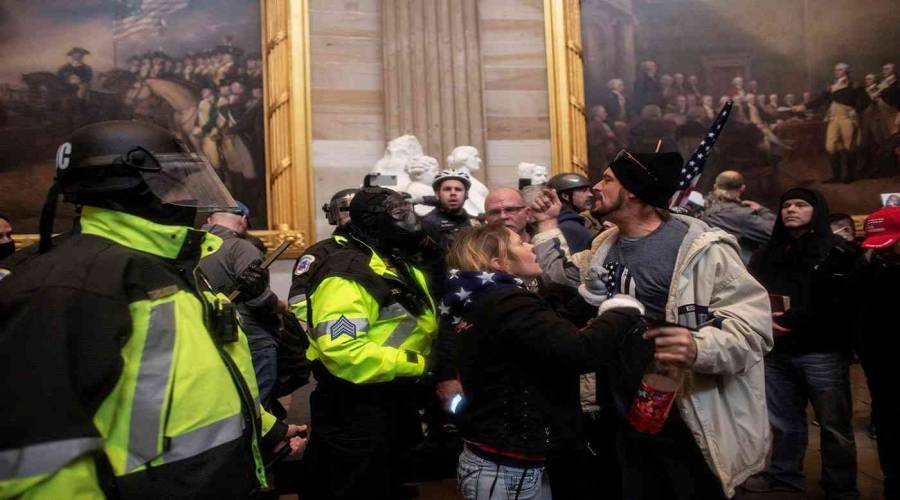 من هم مقتحمو الكابيتول؟