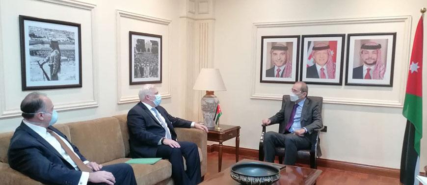 FM, US special envoy for Syria talk ties, region