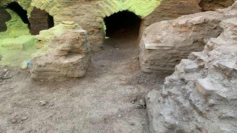 بدء تغطية الموقع الأثري المكتشف وسط البلد