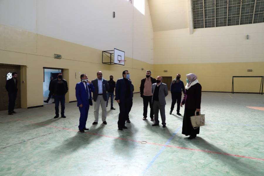 العجارمة يتفقد أعمال الصيانة في الصالة الرياضية في الطفيلة