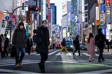 اليابان تكتشف سلالة جديدة لفيروس كورونا عند وافدين من البرازيل