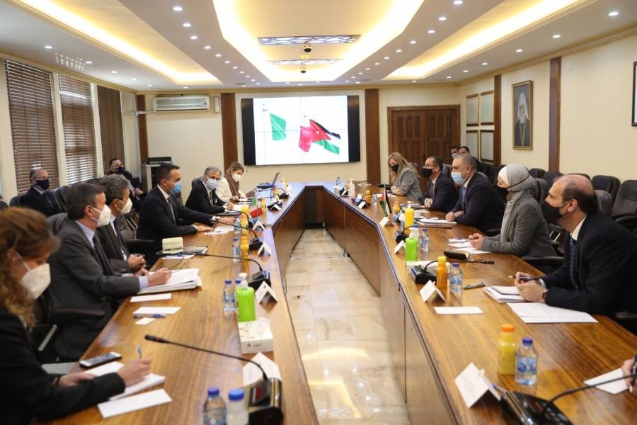 وزير التخطيط والتعاون الدولي يبحث برنامج المساعدات الإيطالي الجديد للأعوام (20212023)