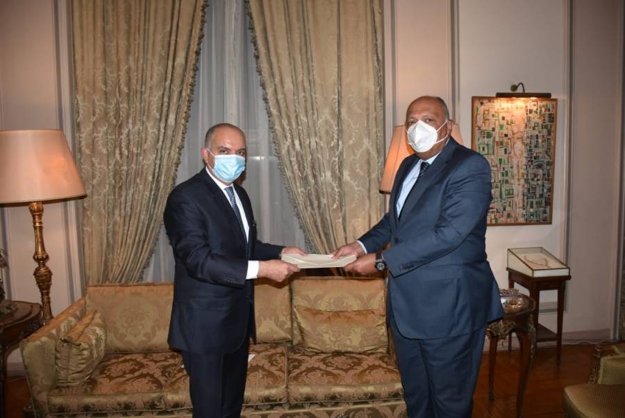 العضايلة يقدم أوراق اعتماده إلى وزير الخارجية المصري