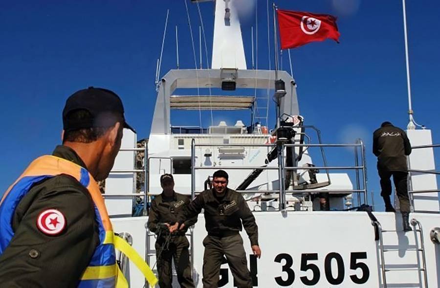 وفاة رضيع ونجاة 50 مهاجرا قبالة سواحل المهدية التونسية