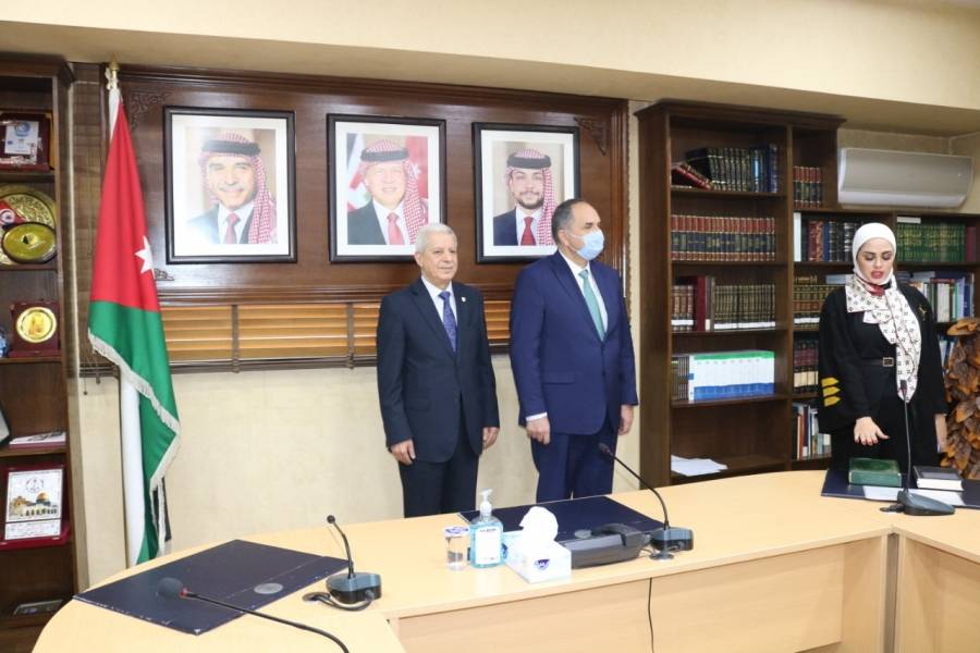 51 محامياً يؤدون اليمين القانونية أمام وزير العدل