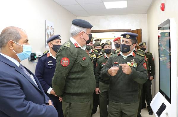 رئيس هيئة الأركان المشتركة: القوات المسلحة تسعى إلى تقديم أفضل الخدمات وجميع التسهيلات للمتقاعدين العسكريين والعاملين