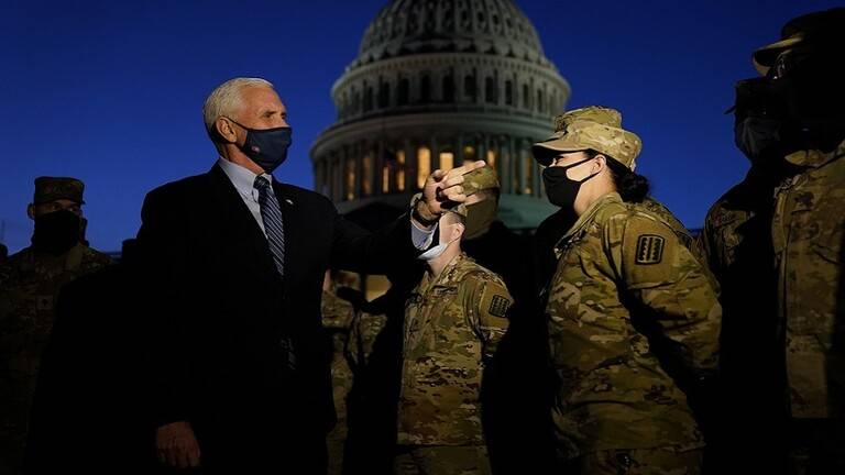 الشعب الأمريكي لا يستحق أقل من ذلك.. بينس يتعهد بضمان انتقال السلطة بطريقة مشرفة