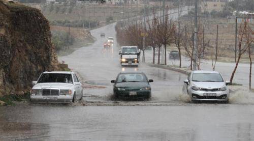 ارتفاع منسوب المياه في بعض طرق عجلون