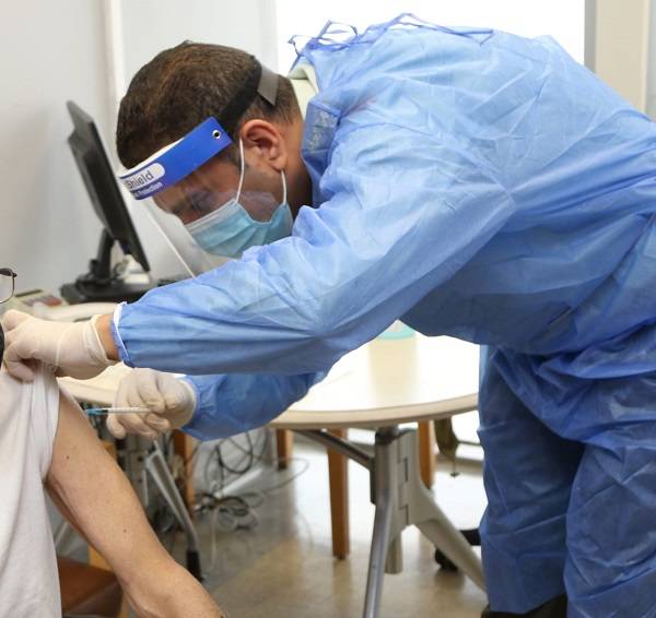 الفئات التي تحتاج لاستشارة طبية قبل تلقي اللقاح