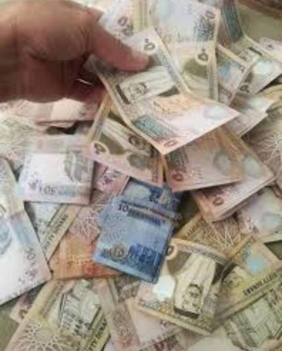 سائق تكسي يعيد مبلغ  800 دينار  لمواطن و زوجته  في اربد ...فيديو