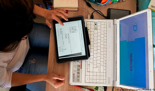 إقرار التعليم الإلكتروني و خطة للتحول نحو المدمج مدتها عامين و نصف اعتباراً من الفصل المقبل