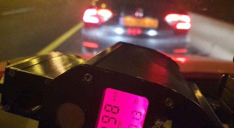 ضبط مركبة بسير بسرعة 198كم