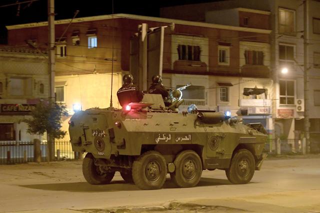 Tunisia arrests over 600, deploys troops after riots