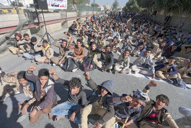 Yemen clashes near Hodeida kill 150 in a week — military sources