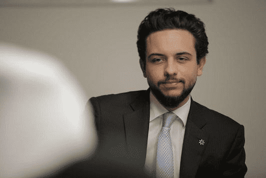 ولي العهد يتفقد الية التطعيم بمستشفى الجامعة... فيديو