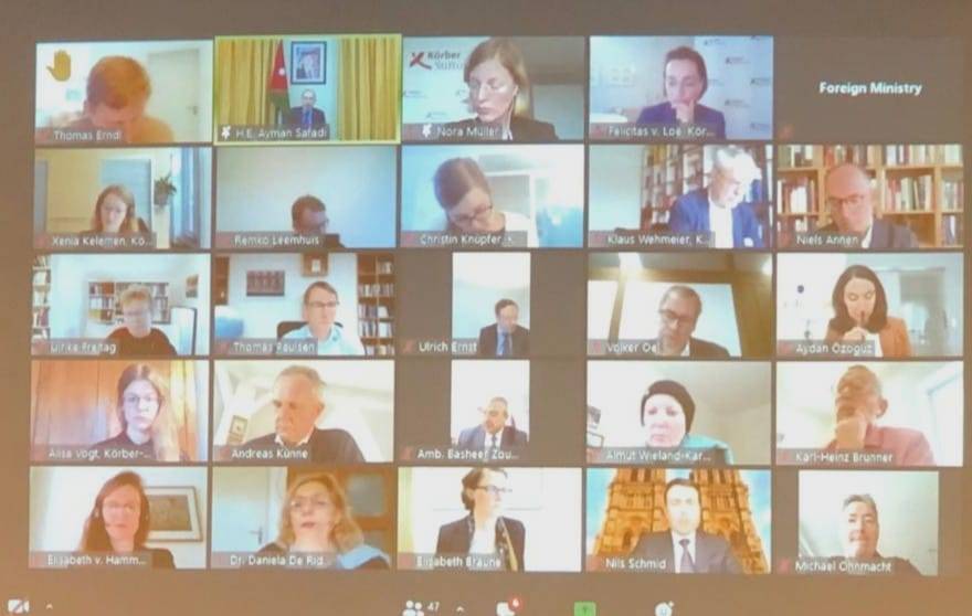 الصفدي يشارك بجلسة حوارية  .