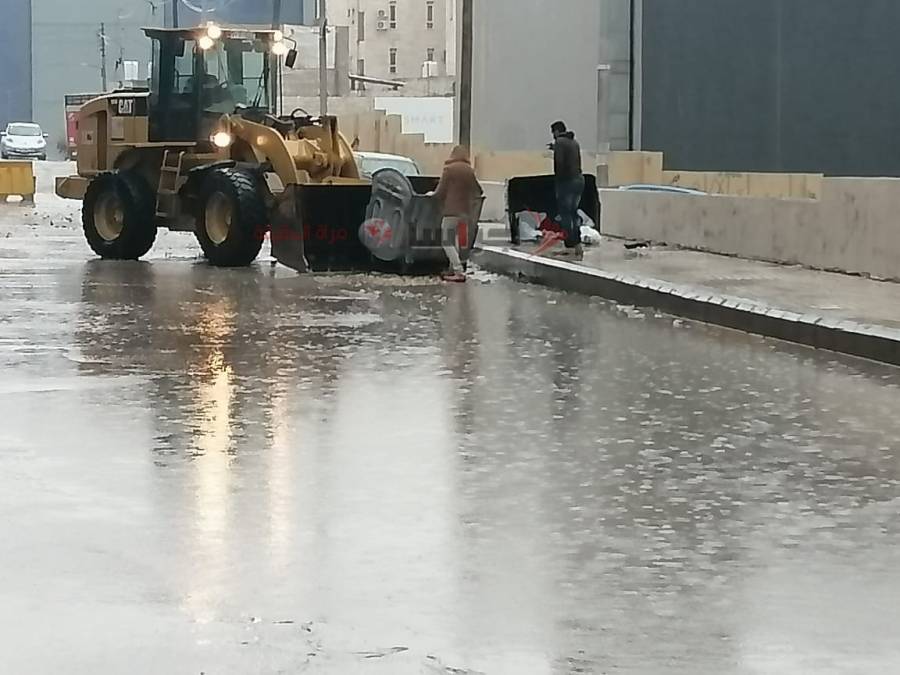 المياه تغرق بعض شوارع تلاع العلي