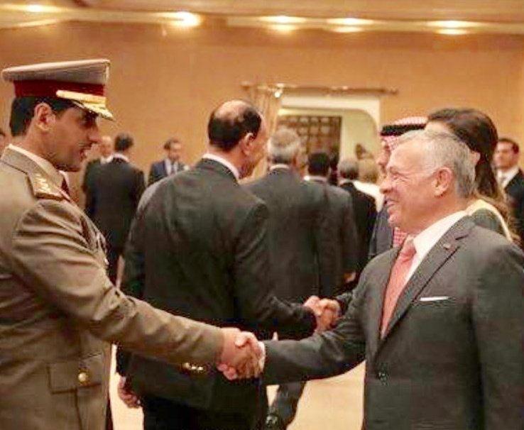 وســام الاستحقـاق العسكـري الأردنـي  للعقيد الركن محمد بن عبدالله الحنزاب من الجيش القطري