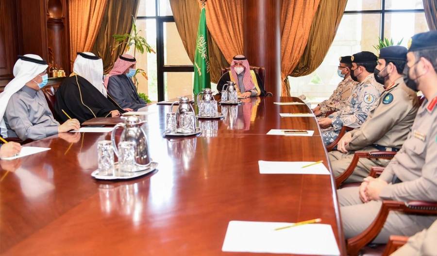 أمير تبوك يترأس اجتماع لجنة الدفاع المدني الرئيسية بالمنطقة