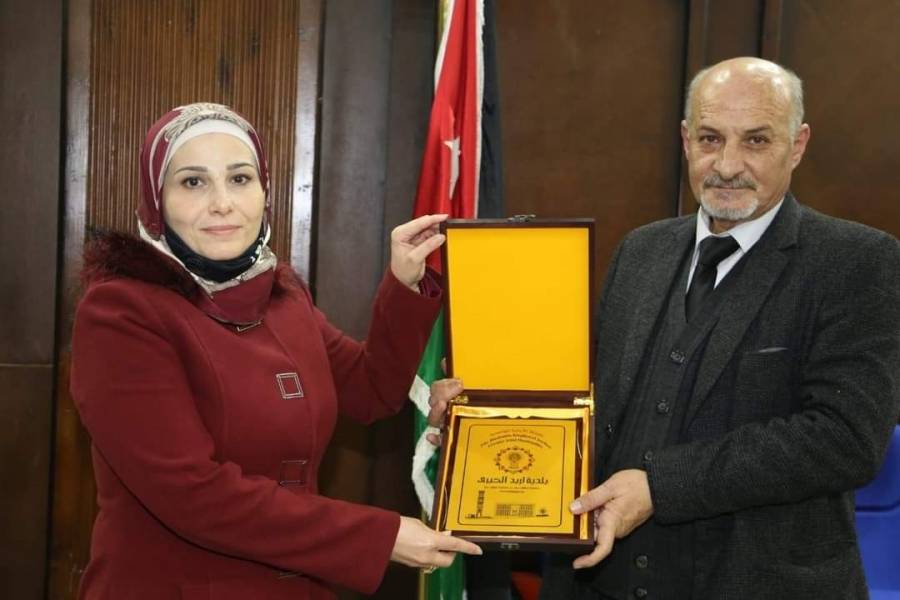 رئيس بلدية اربد الكبرى يكرم مدراء و موظفي البلدية _ صور