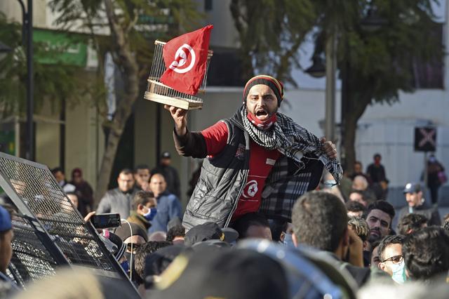 Scattered clashes in Tunisia as more protests expected