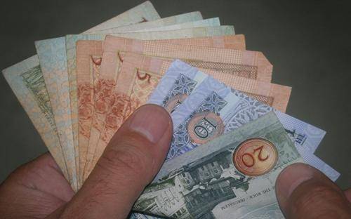 وزارة التربية: توجه لصرف رواتب معلمي الإضافي وفق الحد الأدنى الجديد للأجور