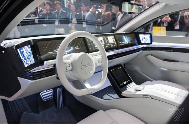 البحث الجنائي يُلقي القبض على مجموعة تمتهن الاحتيال من خلال شراء مركبات  عبر مواقع الكترونية .