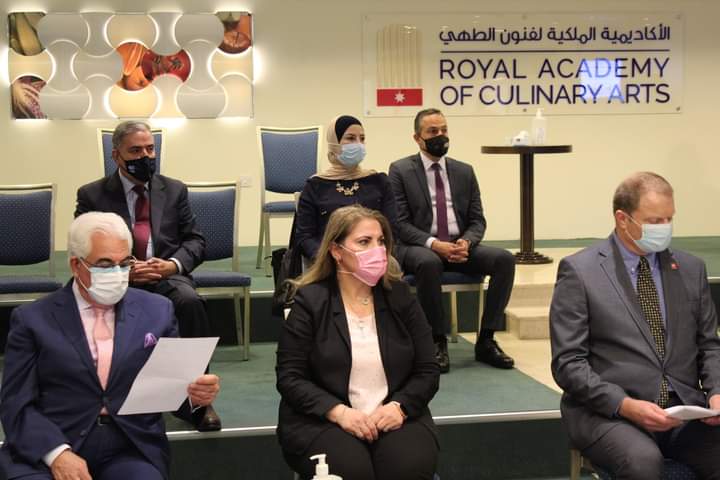 أطلاق الدليل الأرشادي للتعامل الآمن مع الاغذية و المعايير الصحية... صور .