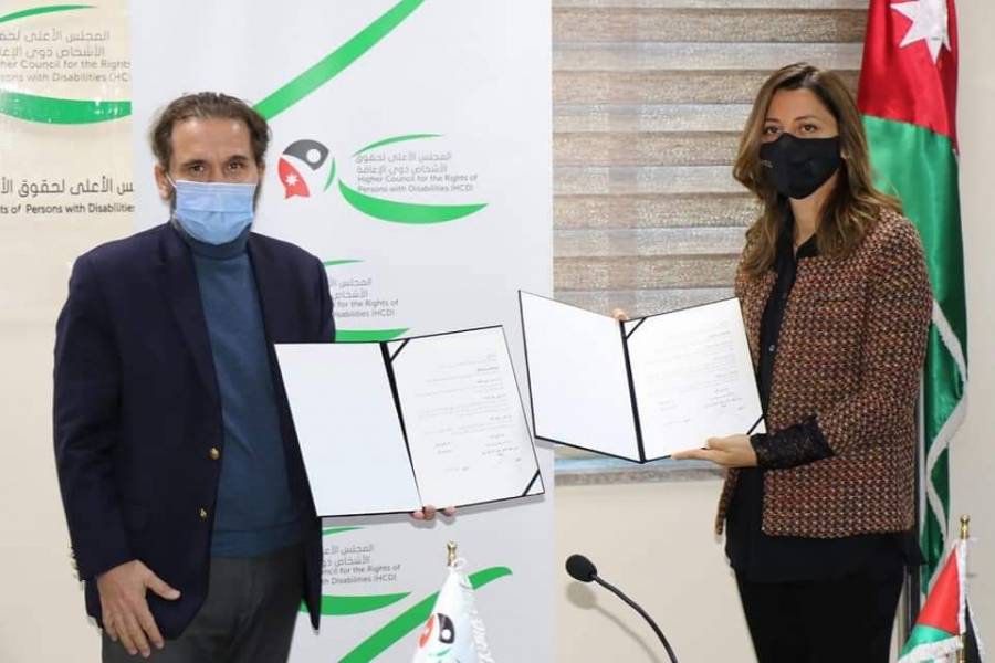 المجلس الأعلى لحقوق الأشخاص  ذوي الاعاقة و شركة كريستل يوقعان مذكرة تفاهم