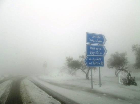 تساقط الثلوج في الطفيلة