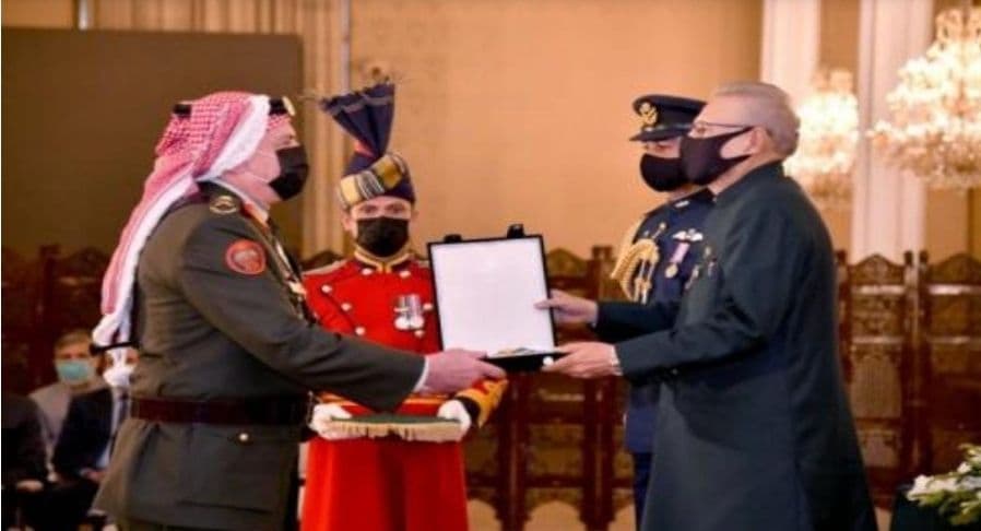 PAKSITAN AWARDS MEDAL TO CHAIRMAN JOINT CHIEF OF STAFF