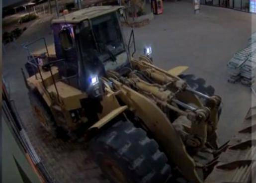 عاجل || سرقة صراف إلي في البلقاء بواسطه جرافة... تفاصيل