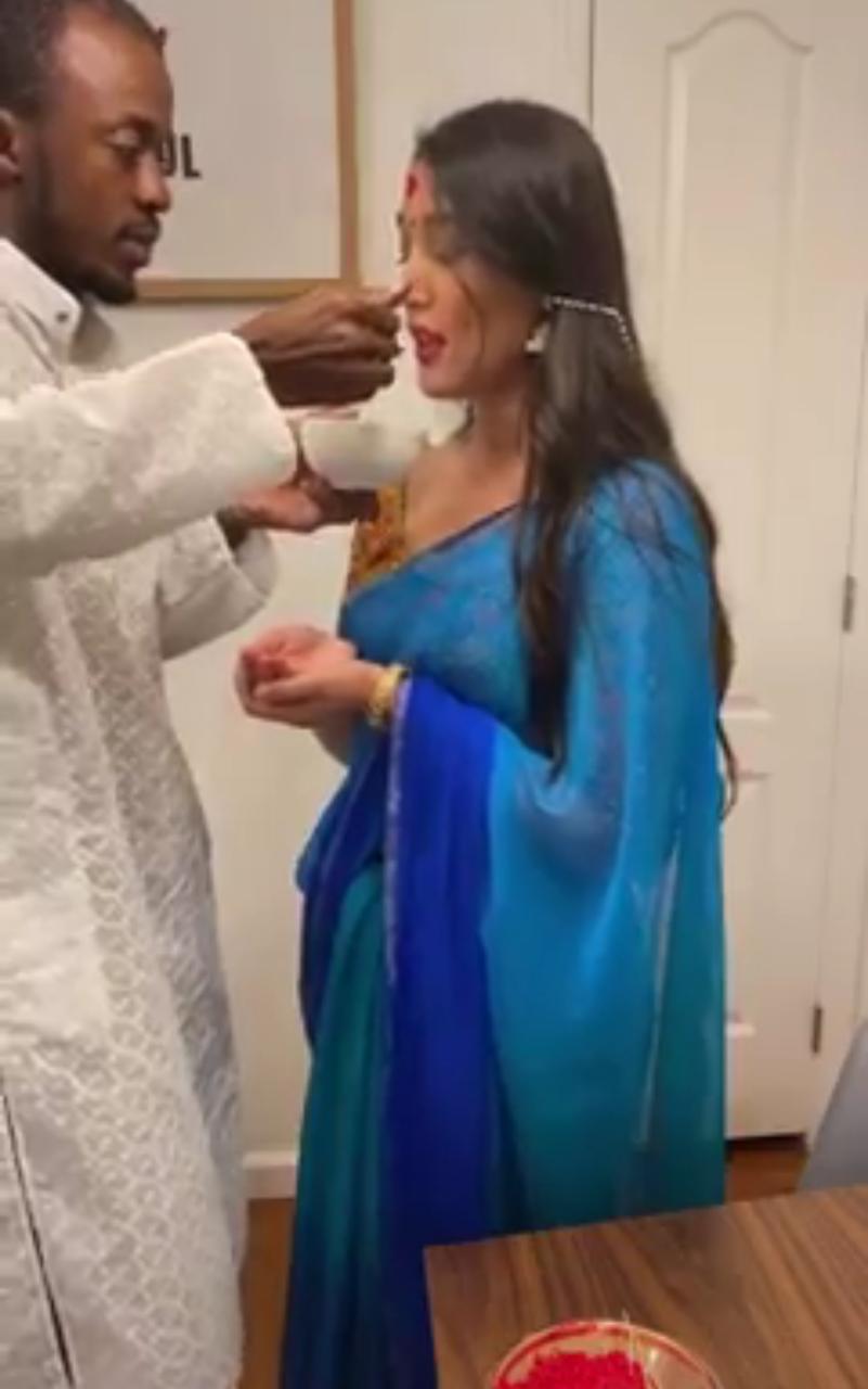 شاب سوداني يتزوج من حسناء هندية فائقة الجمال.. صور