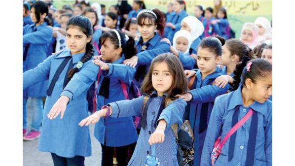 كم مدرسة ينطبق عليها شرط مساحة مترين للطالب؟