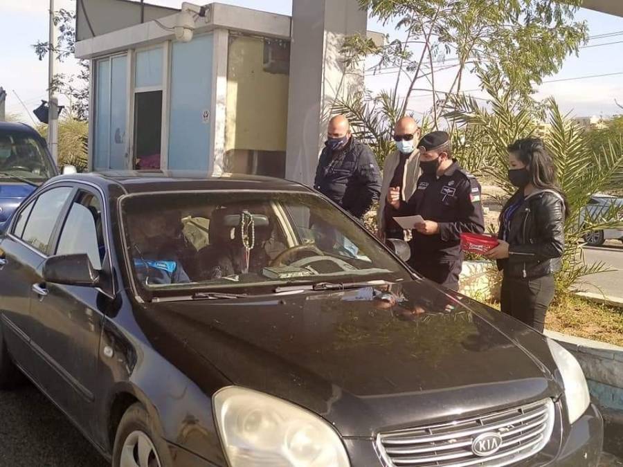  مديرية الامن العام توزيع الحلوه والورد بمناسبة عيد ميلاد جلالة الملك