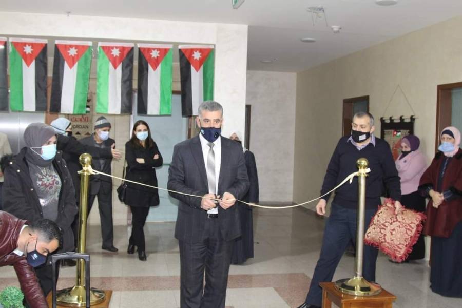 العياصرة|| يرعى افتتاح معرض صور بمناسبة عيد ميلاد جلالة الملك بالمكتب الوطنية _ صور