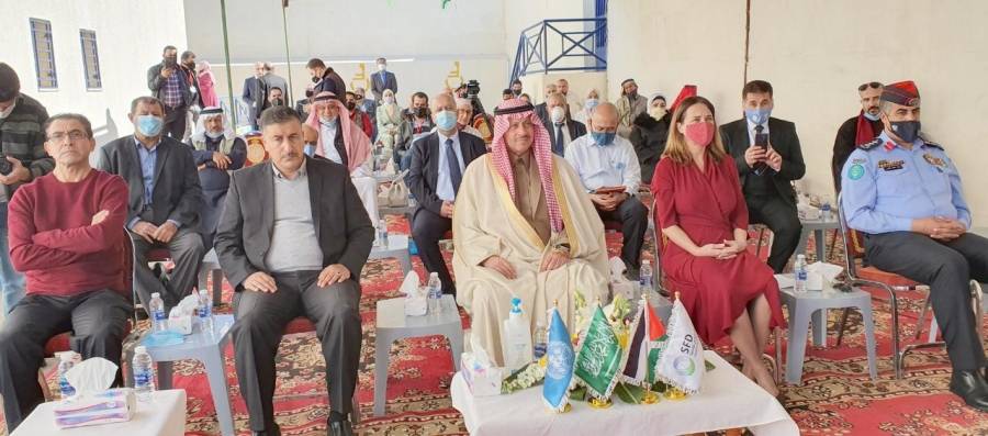 سفير المملكة العربية السعودية ومديرة شؤون الأونروا في الاردن يفتتحان مركز الأونروا الصحي