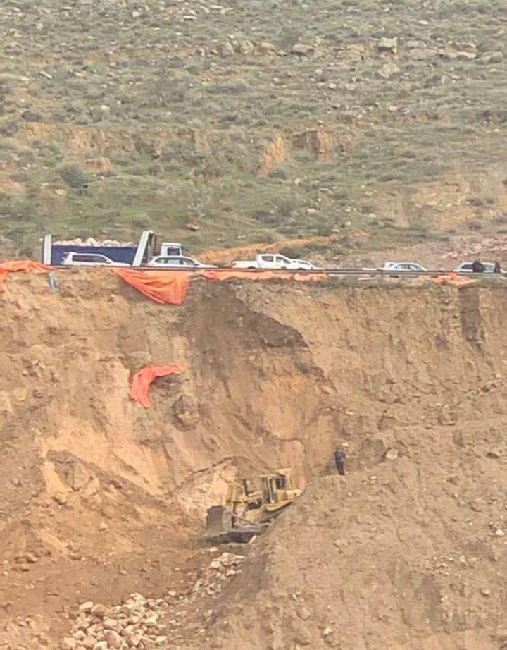 المهندسين تشكل لجنة للكشف عن موقع الانهيار الذي حصل على طريق جرش عمان