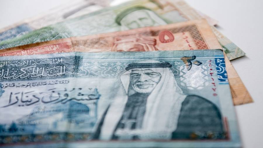 مواطنون يطالبون بأمر دفاع لتأجيل أقساط البنوك