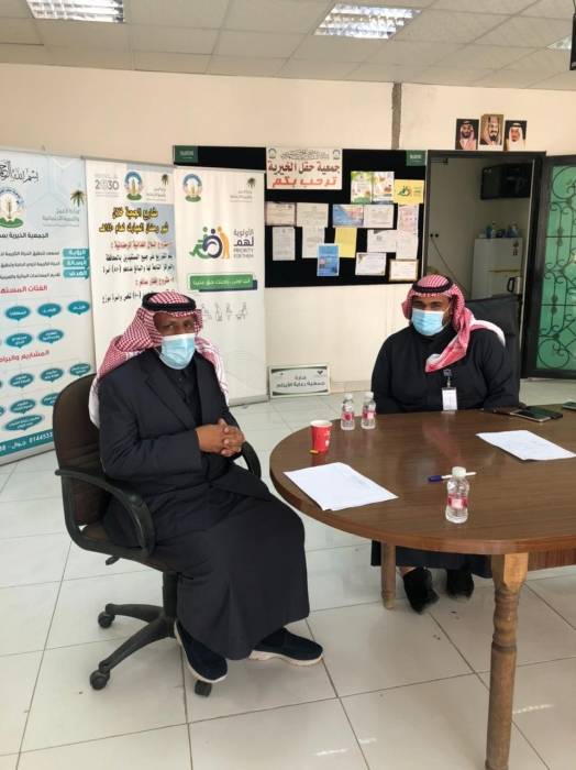 لدعم الأسر تعليمياً *تراحم تبوك توزع شرائح بيانات على أبناء وبنات مستفيديها بمحافظة حقل*