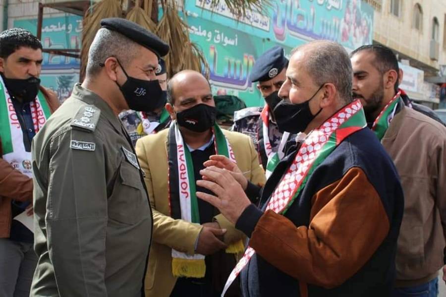 الشرطة المجتمعية و بلدية الازرق تحتفيان بعيد  ميلاد  الملك  ال 59  و مئوية تأسيس الدولة الاردنية