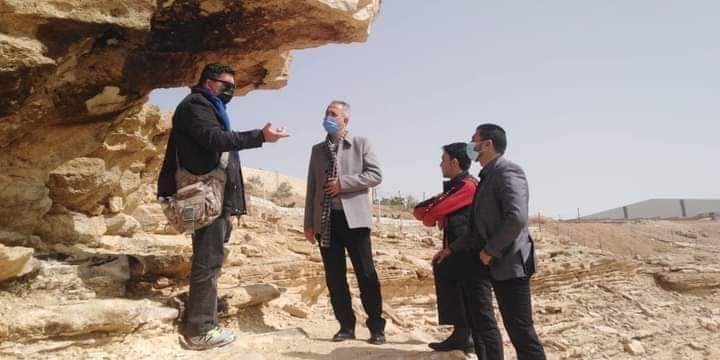 ترميم صخرة عراعر من خلال خبير ايطالي.