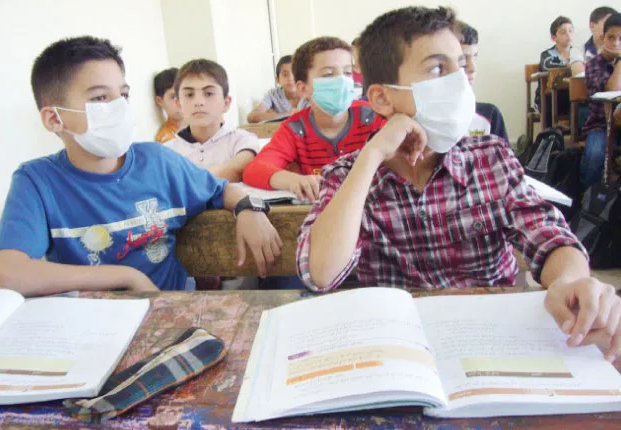 رغم الارتفاع الطفيف في عدد الإصابات .. التربية تحسم الجدل حول العودة للتعليم الوجاهي في المدارس