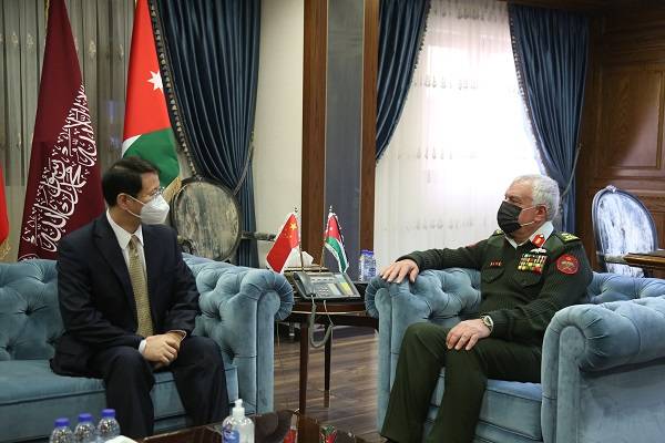 رئيس هيئة الأركان المشتركة يستقبل السفير الصيني