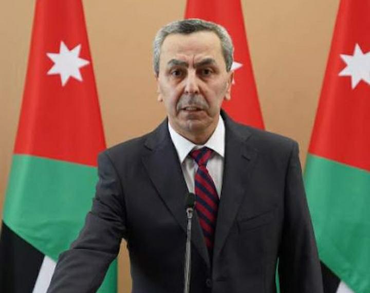 وزير التعليم العالي والبحث العلمي يطالب رؤساء الجامعات الرسمية بطرح تخصصات حديثة